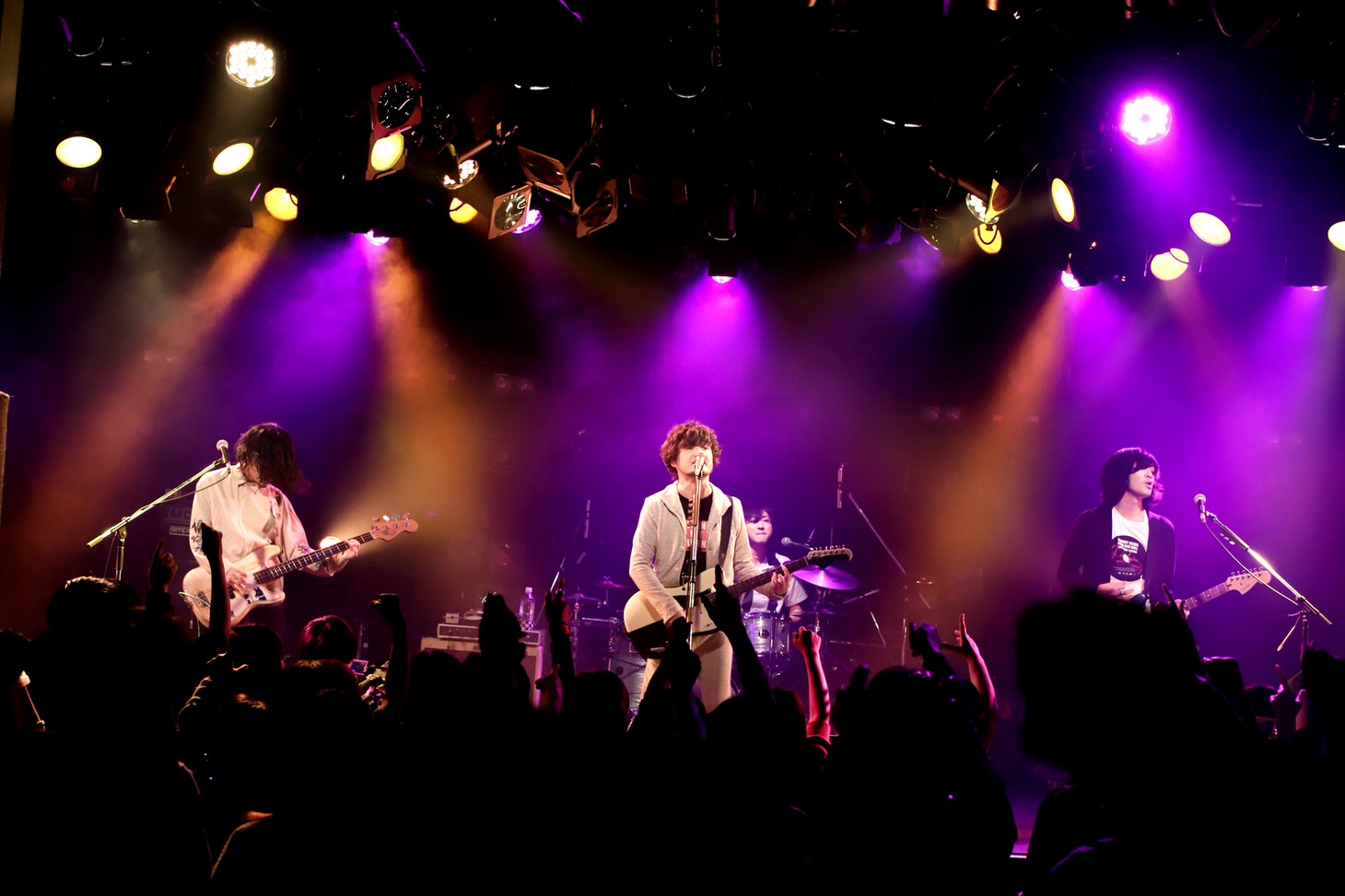 「NONOCULAR VIOLET TOUR」より。（写真提供：バッド・ミュージック）