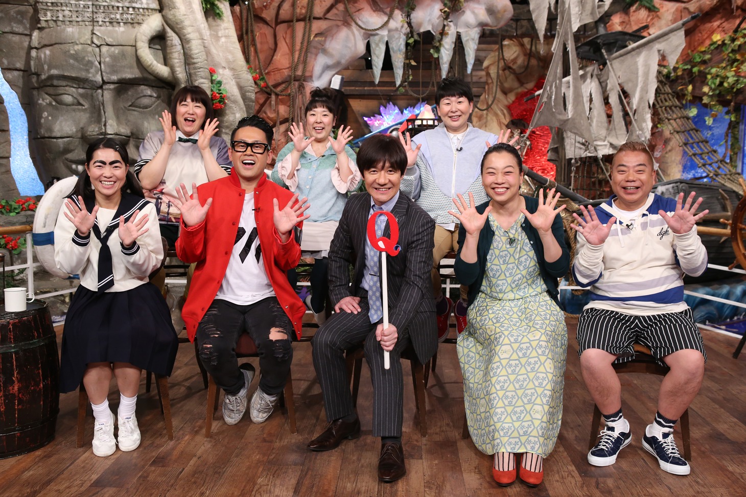 「世界の果てまでイッテQ！新春スペシャル！」スタジオ出演者。(c)日本テレビ