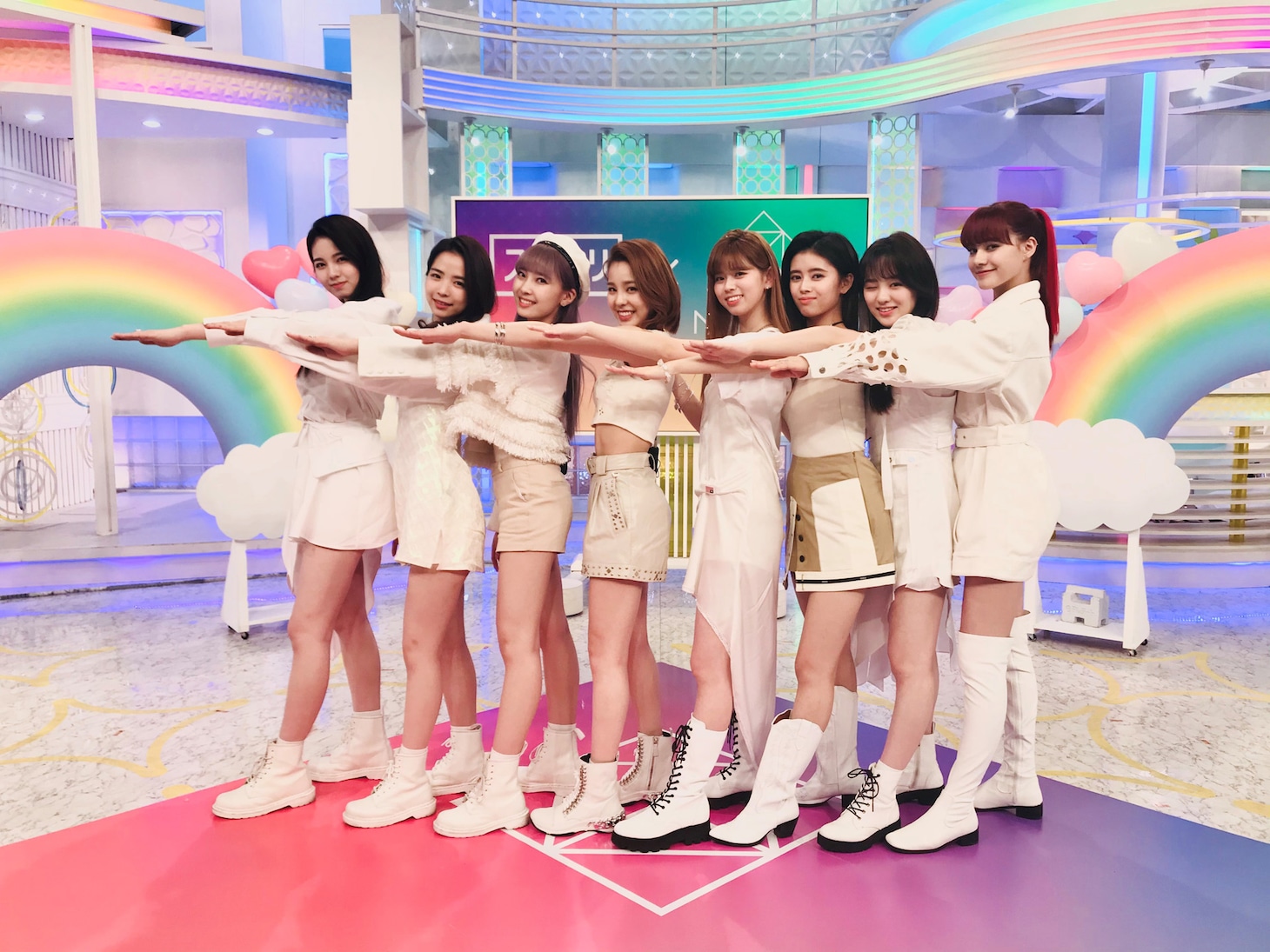 「スッキリ×NiziU 3日連続イッキ見スペシャル」よりNiziU。(c)日本テレビ