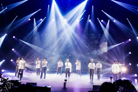 JO1「JO1 1st Live Streaming Concert『STARLIGHT』」の様子。 (c)LAPONE ENTERTAINMENT