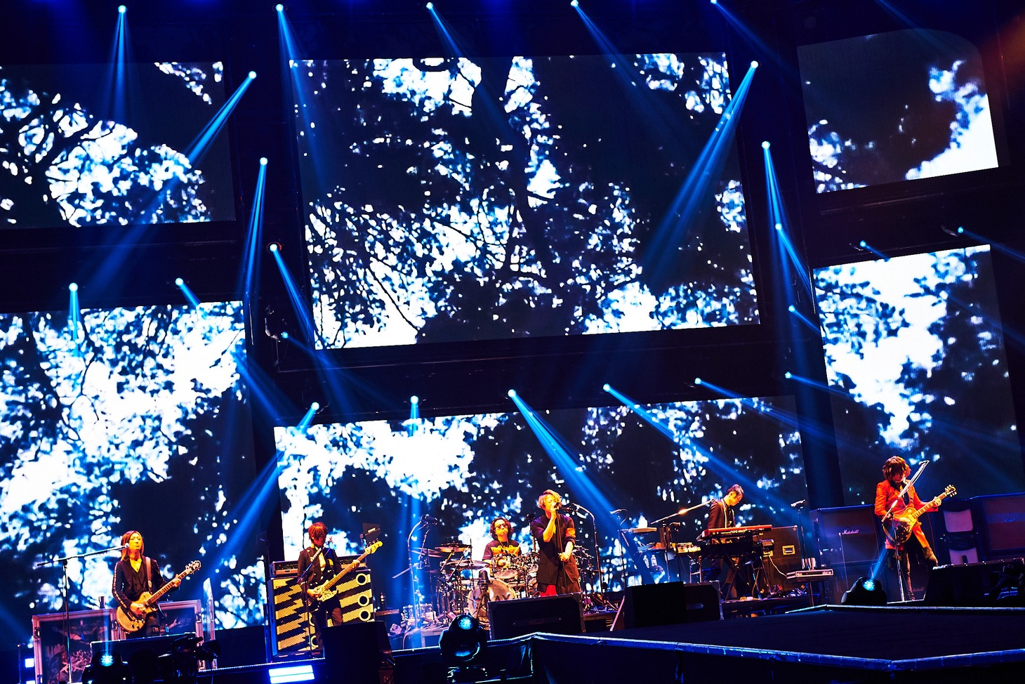 「GLAY DEMOCRACY 25TH "HOTEL GLAY GRAND FINALE" in SAITAMA SUPER ARENA」の様子。