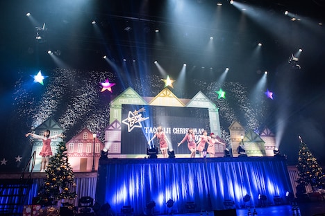 たこやきレインボー「たこ虹クリスマス2020」の様子。