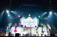 次回ワンマンライブの決定を報告するたこやきレインボー。