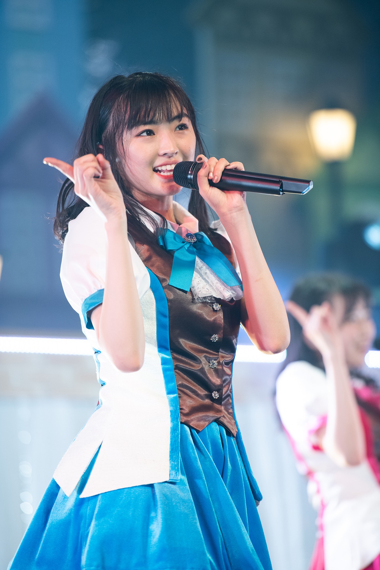 春名真依