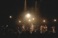 「12月20日のドレスコーズ」第1部の様子。（撮影：森好弘）