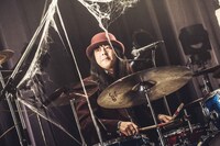 菅大智（Dr / ex. ドレスコーズ）（撮影：森好弘）