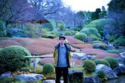 妙心寺 退蔵院で音を採集するChihei Hatakeyama。