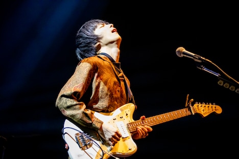 斎藤宏介（Vo, G）（Photo by Viola Kam［V'z Twinkle］）