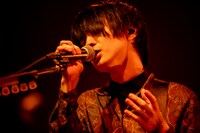 斎藤宏介（Vo, G）（Photo by Viola Kam［V'z Twinkle］）