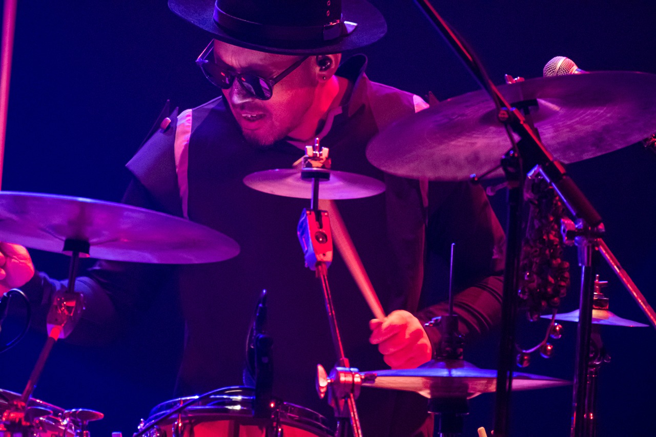 H ZETT KOU（Dr）（Photo by Yuta Ito）