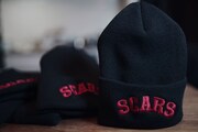 SCARSのニットキャップ。