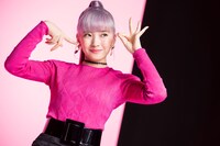 「カールキープマジック」撮影時のMAYUKA（NiziU）。