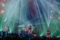 MY FIRST STORY「MY FIRST STORY ''V'' TOUR 2020 FINAL」東京ガーデンシアター公演第2部の様子。（Photo by Shingo Tamai）