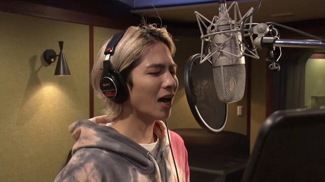 レコーディング時の志尊淳。