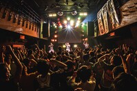 「Malcolm Mask McLaren ONE MAN LIVE Have a good day」の様子。（写真提供：エイジアプロモーション）