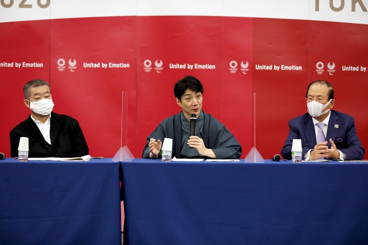 左から佐々木宏氏、野村萬斎、武藤敏郎・東京2020組織委員会専務理事兼事務総長。(写真提供:Tokyo 2020)