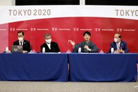 左から高谷正哲・東京2020組織委員会スポークスパーソン、佐々木宏氏、野村萬斎、武藤敏郎・東京2020組織委員会専務理事兼事務総長。（写真提供：Tokyo 2020）