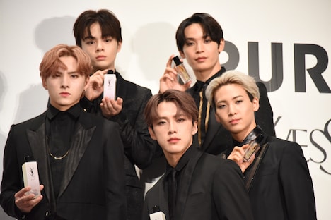 左から川西拓実、鶴房汐恩、河野純喜、與那城奨、川尻蓮。