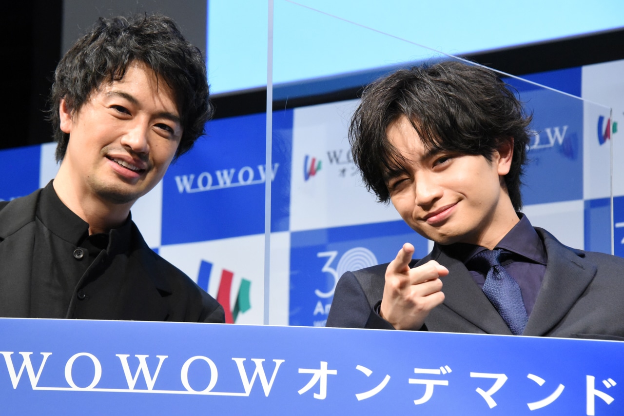 左から斎藤工、中島健人。