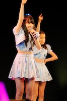 西崎美空（手前）、松原ユリヤ（奥）。（写真提供：アップフロントプロモーション）