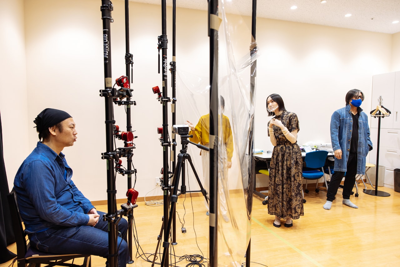 フェイシャルモーションキャプチャーの様子。今回はお手本としてスタッフの方の表情をキャプチャーします。