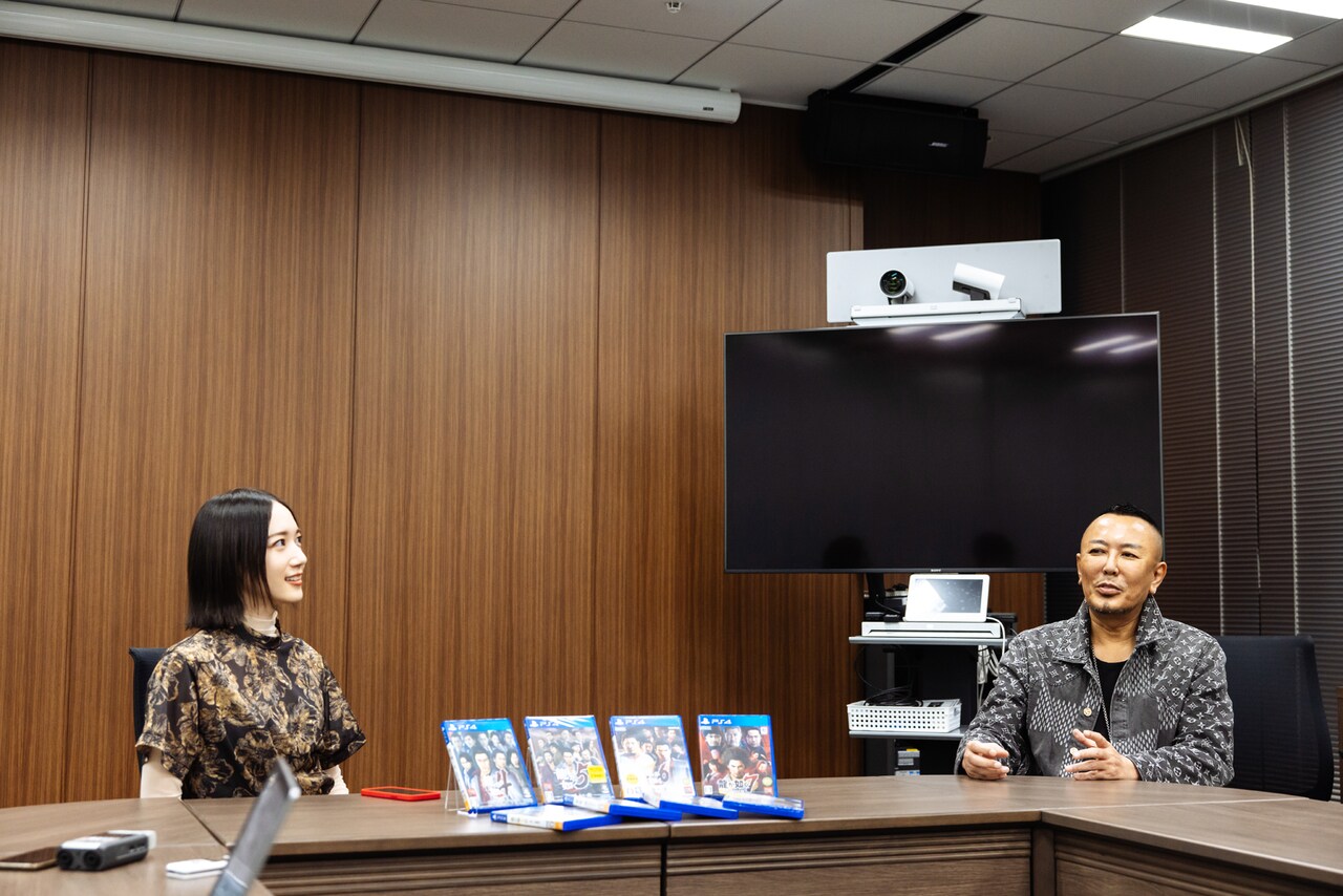 左からのっちさん、名越稔洋さん。