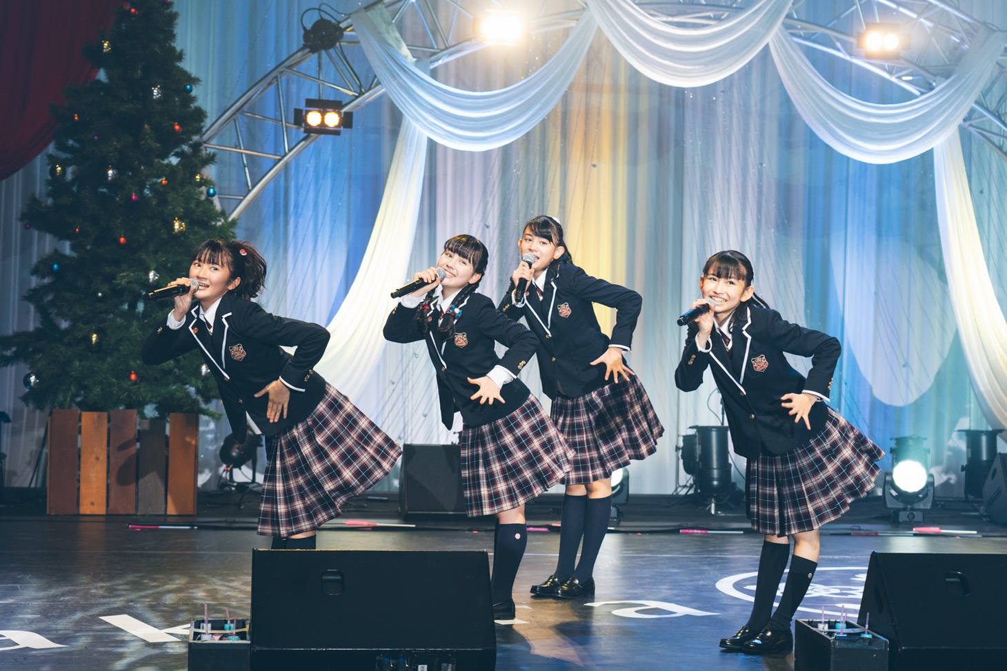 さくら学院「10th Anniversary さくら学院☆2020 ～ Happy Xmas ～」の様子。（写真提供：アミューズ）