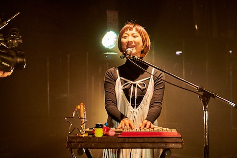 せんせい（Vo, Key）（Photo by 酒井ダイスケ）