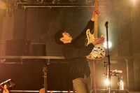 いちろー（Vo, G）（Photo by 酒井ダイスケ）