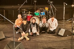 東京カランコロンが笑顔と涙の無観客ライブで解散「また、歳とって気が向いたらやりましょう」