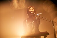 せんせい（Vo, Key）（Photo by 酒井ダイスケ）