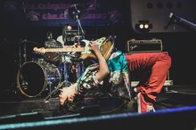 石毛輝（Vo, G, Syn）（Photo by Taka"nekoze_photo"）