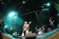 亜沙「亜沙バースデーライブ2020～茜色の語った夢噺～」の様子。（撮影：岩佐篤樹）