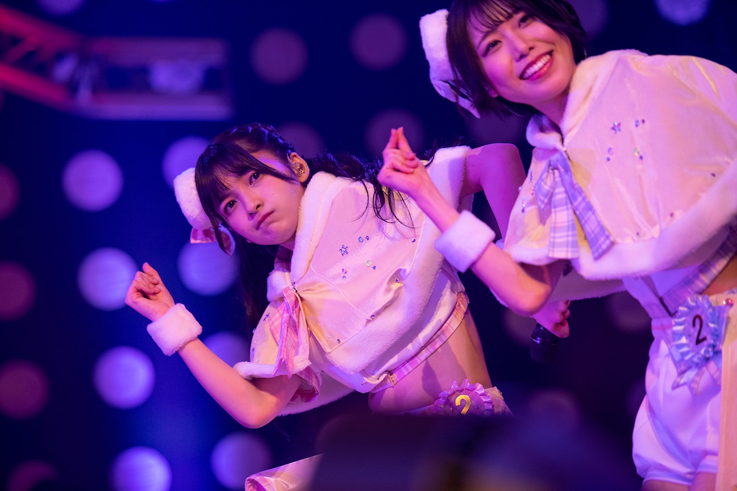 蛭田愛梨（左）と隈本茉莉奈（右）。