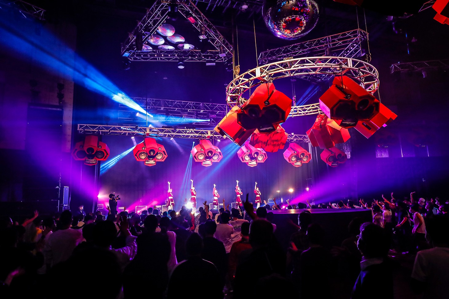 「Devil ANTHEM. 6th Anniversary ONE MAN LIVE『デビタゴン祭』」の様子。（写真提供：エイジアプロモーション）