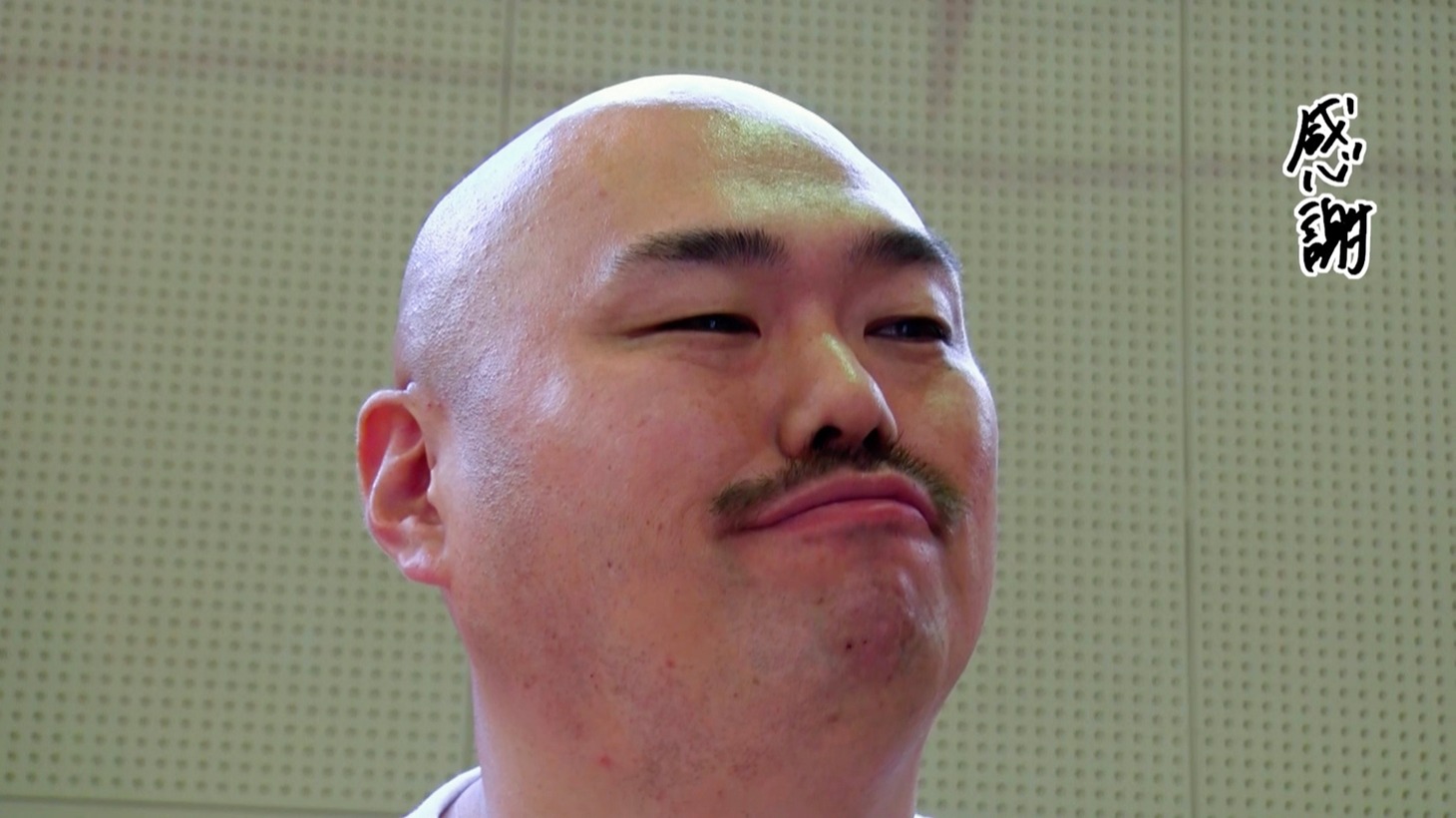 豆柴の大群「DADDY」リリックビデオのワンシーン。
