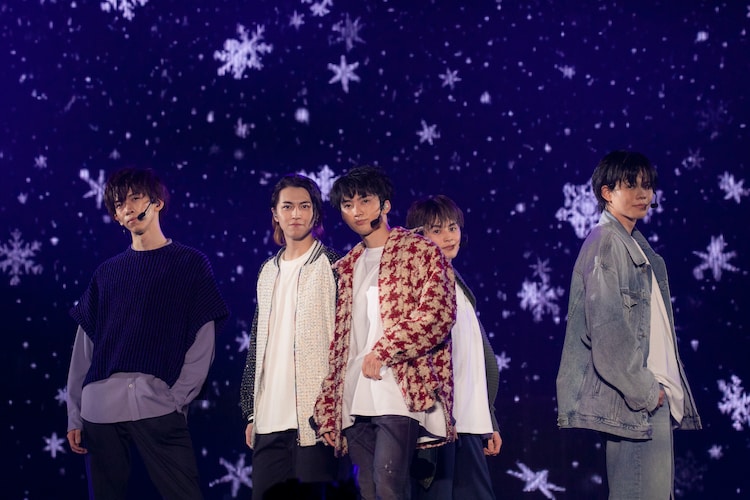 9回目の結成記念日は8号車を テーマパーク へエスコート 超特急の3日連続配信ライブが開幕 ライブレポート 音楽ナタリー