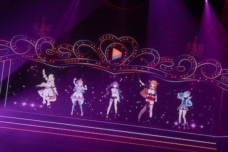 左から角巻わため、姫森ルーナ、常闇トワ、桐生ココ、天音かなた。（Photo by Kota Hirano）