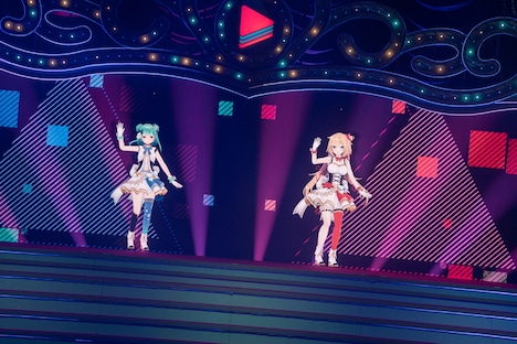 左から潤羽るしあ、赤井はあと。（Photo by Kota Hirano）