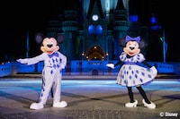 左からミッキーマウス、ミニーマウス。（写真提供：NHK）