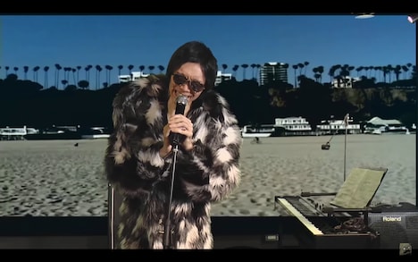 熱唱するノリアキ。