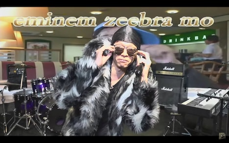 サングラスを直すノリアキ。