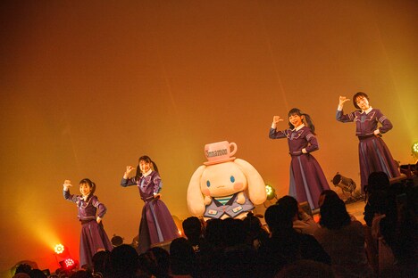 PARADISESとシナモン。（Photo by sotobayashi kenta）