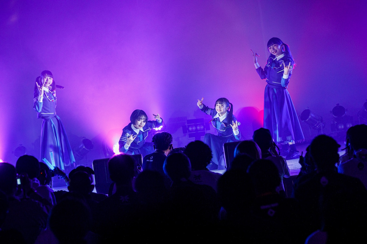 PARADISES（Photo by sotobayashi kenta）