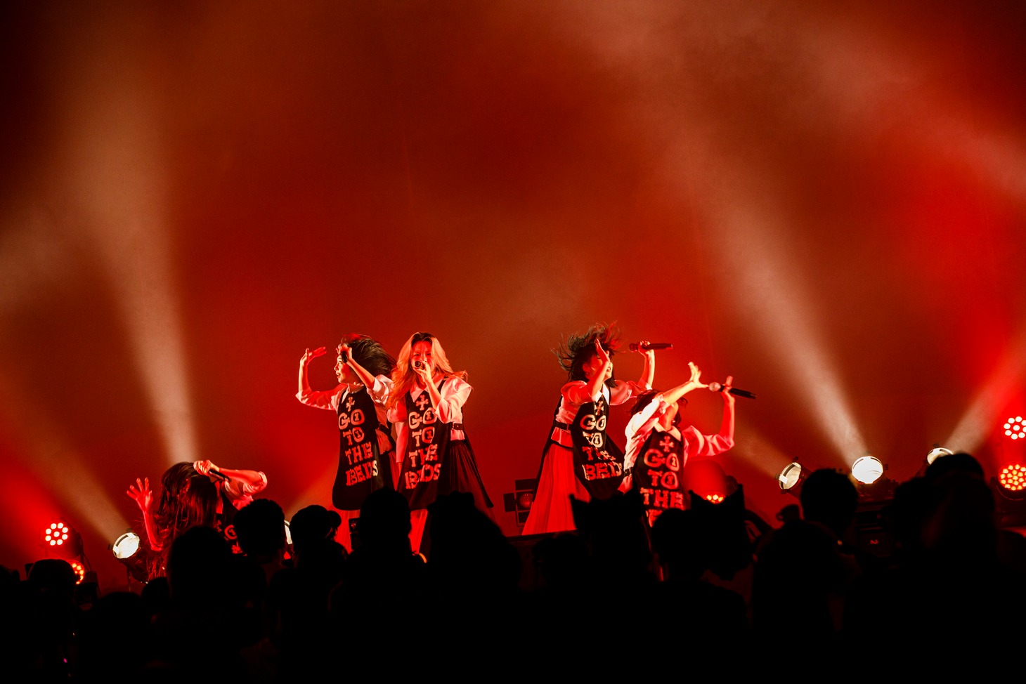 GO TO THE BEDS（Photo by sotobayashi kenta）