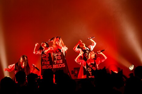 GO TO THE BEDS（Photo by sotobayashi kenta）