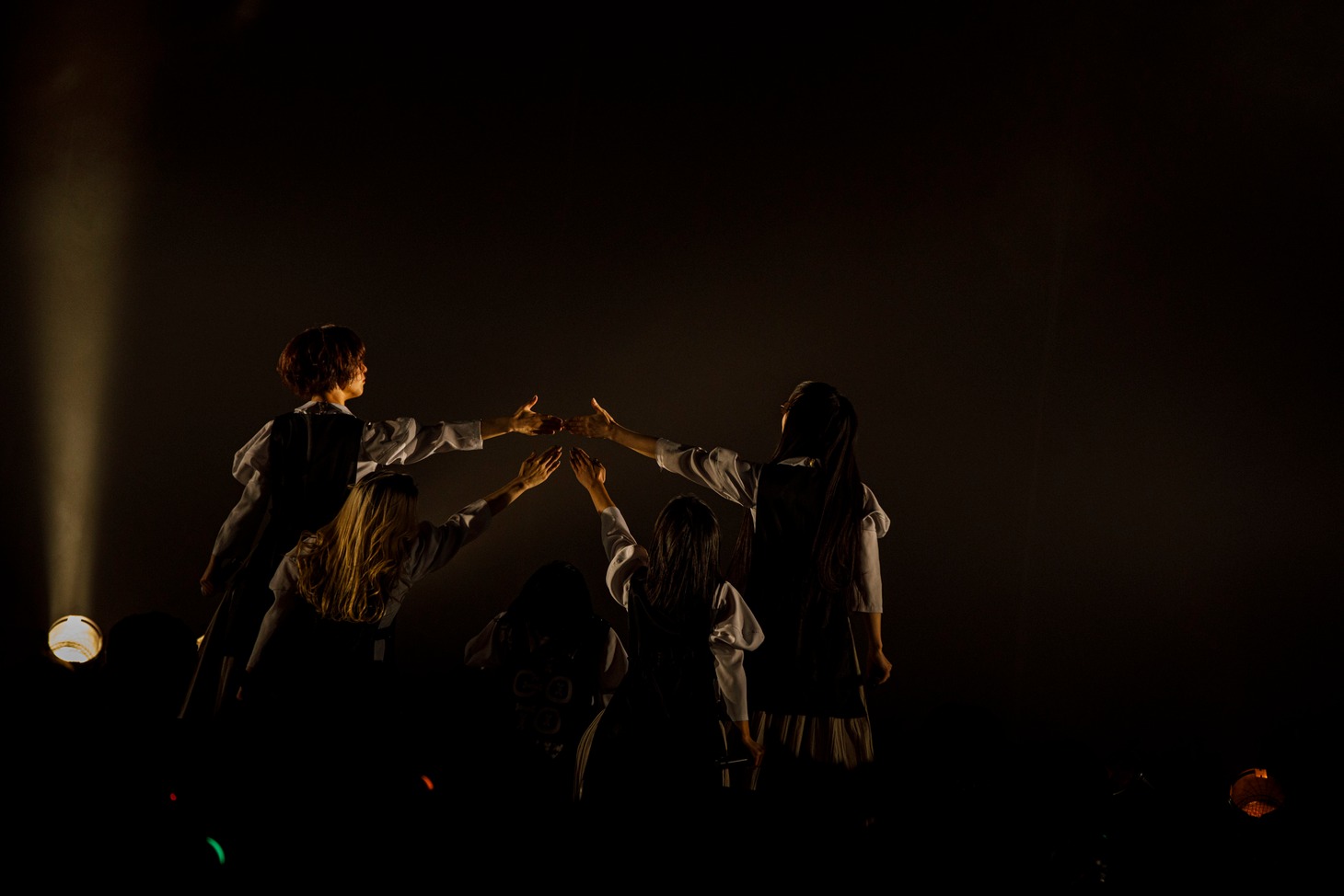 GO TO THE BEDS（Photo by sotobayashi kenta）