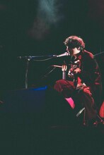 石崎ひゅーい（撮影：鈴木友梨）