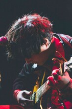 石崎ひゅーい（撮影：鈴木友梨）