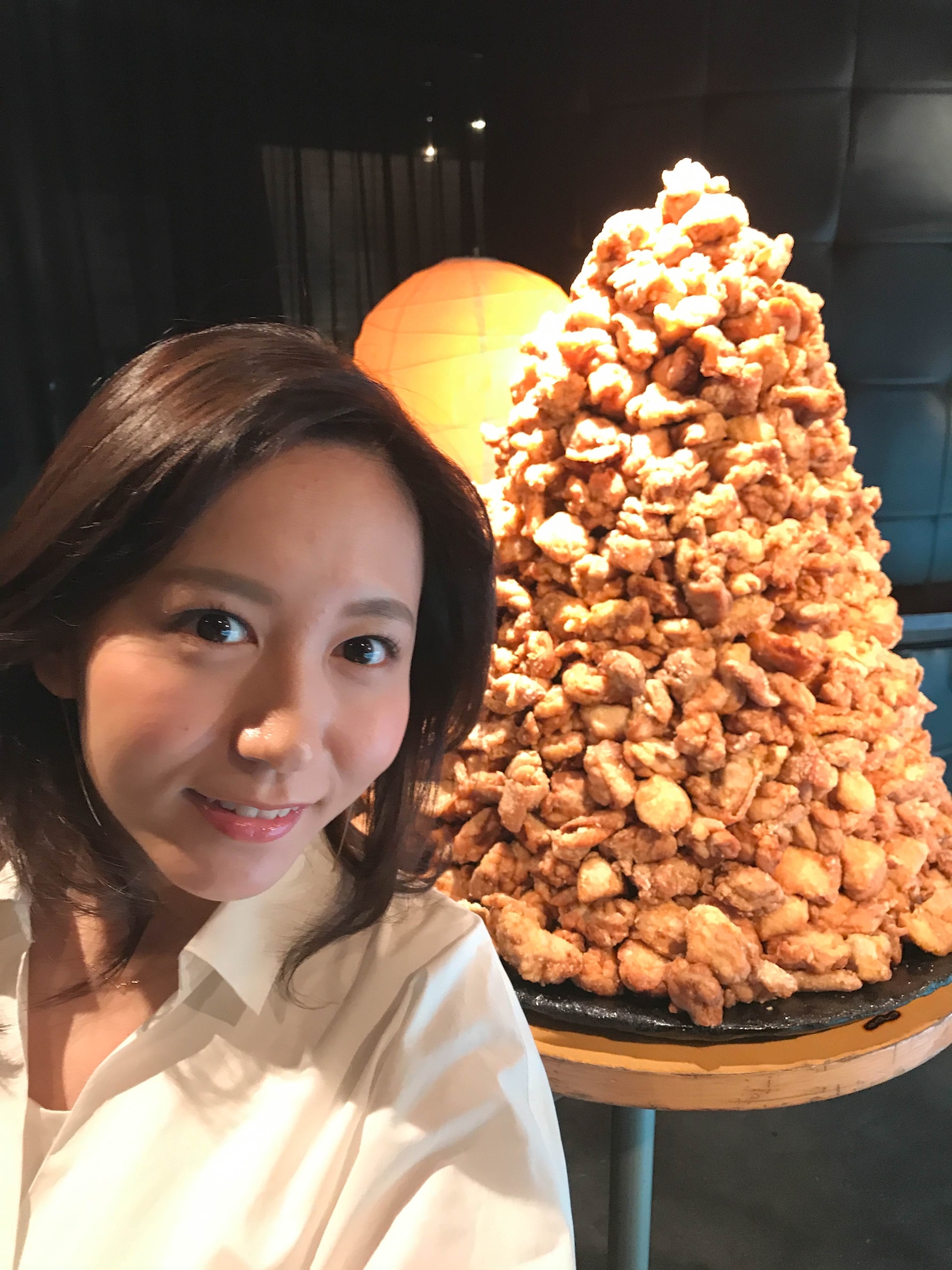 大場美奈（SKE48）と、からあげタワー。
